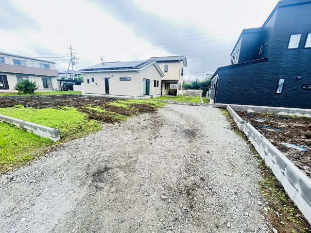 新築　佐波郡玉村町板井　GRAFARE　4号棟の駐車場|現地写真　駐車スペースは3台分可能です！


