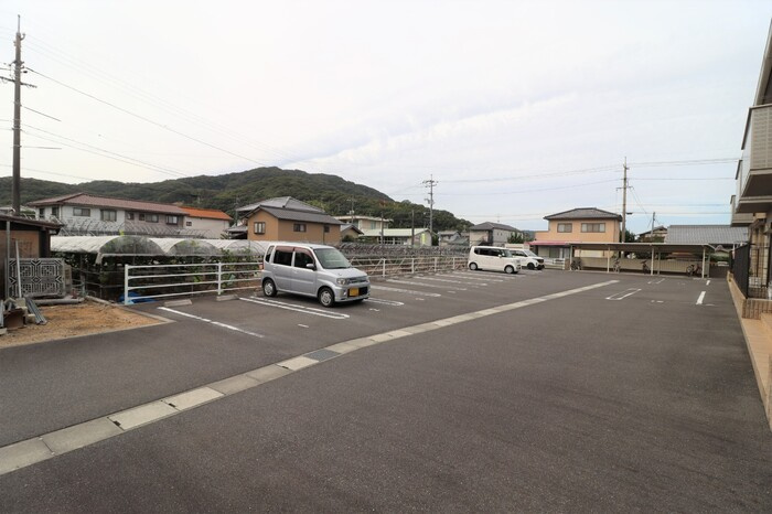 ルミエール灘崎の駐車場
