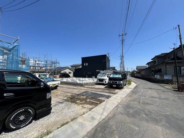 新築　佐波郡玉村町板井　GRAFARE　5号棟の前面道路含む現地写真|南側接道幅員約4.1ｍ	