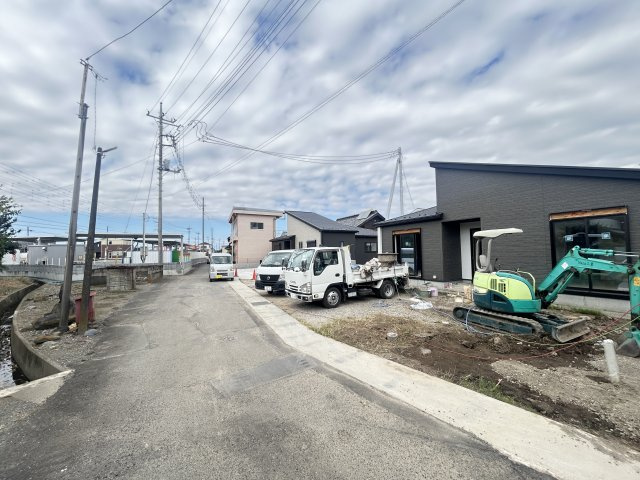新築　佐波郡玉村町板井　GRAFARE　5号棟の前面道路含む現地写真|現地写真　南側接道幅員約4.1ｍ	