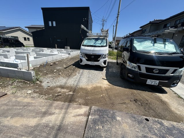 新築　佐波郡玉村町板井　GRAFARE　5号棟の駐車場|　駐車スペースは4台分可能です！

