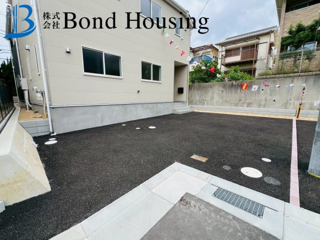 全4棟　駐車並列2台　納戸付き 池上５丁目 2号棟　新築戸建の駐車場