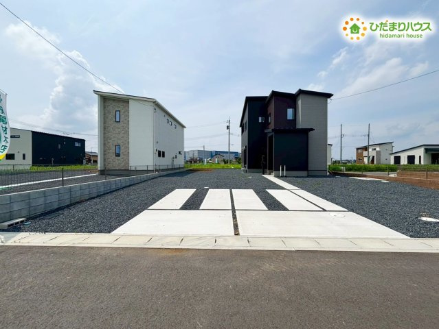 羽生市砂山第1期　分譲一戸建て　ワイウッドコート　17の駐車場