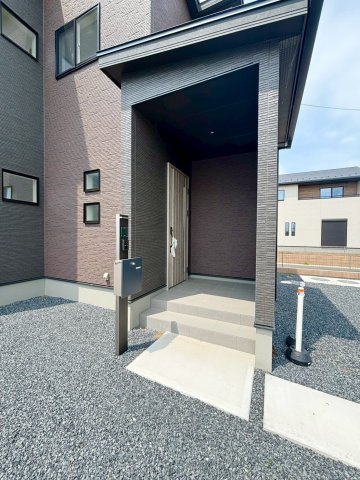羽生市砂山第1期　分譲一戸建て　ワイウッドコート　17の玄関
