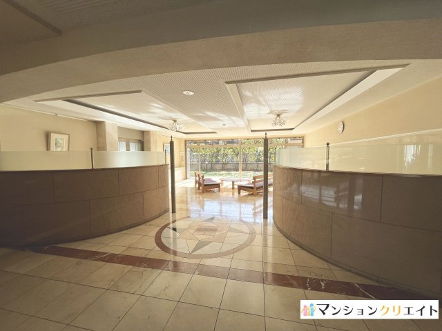 ロアール春日南のエントランス