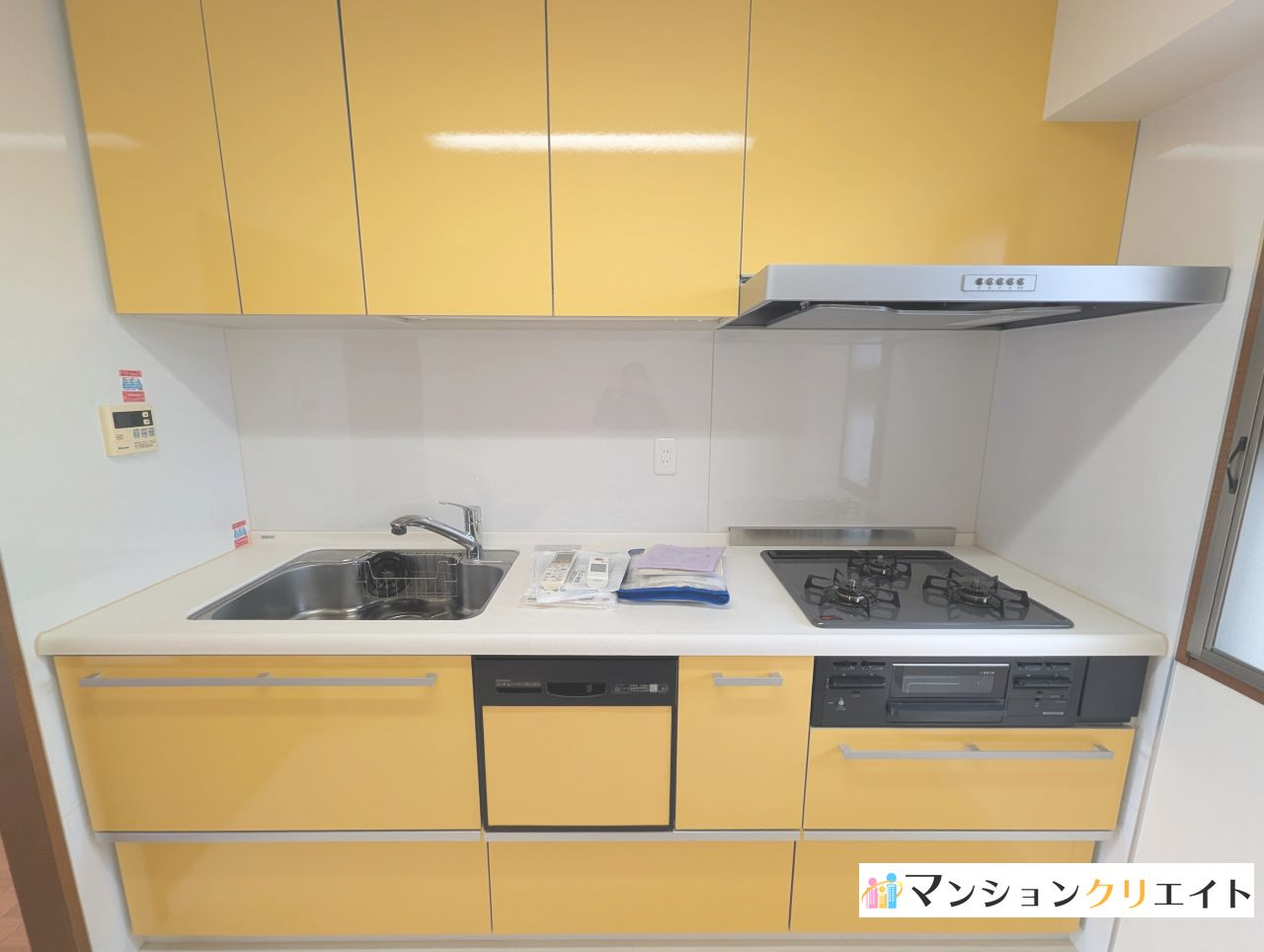 ロアール春日南のキッチン|かわいいたまご色のシステムキッチン
