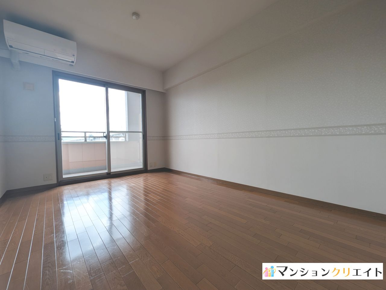 ロアール春日南の洋室|洋室約6.3帖
