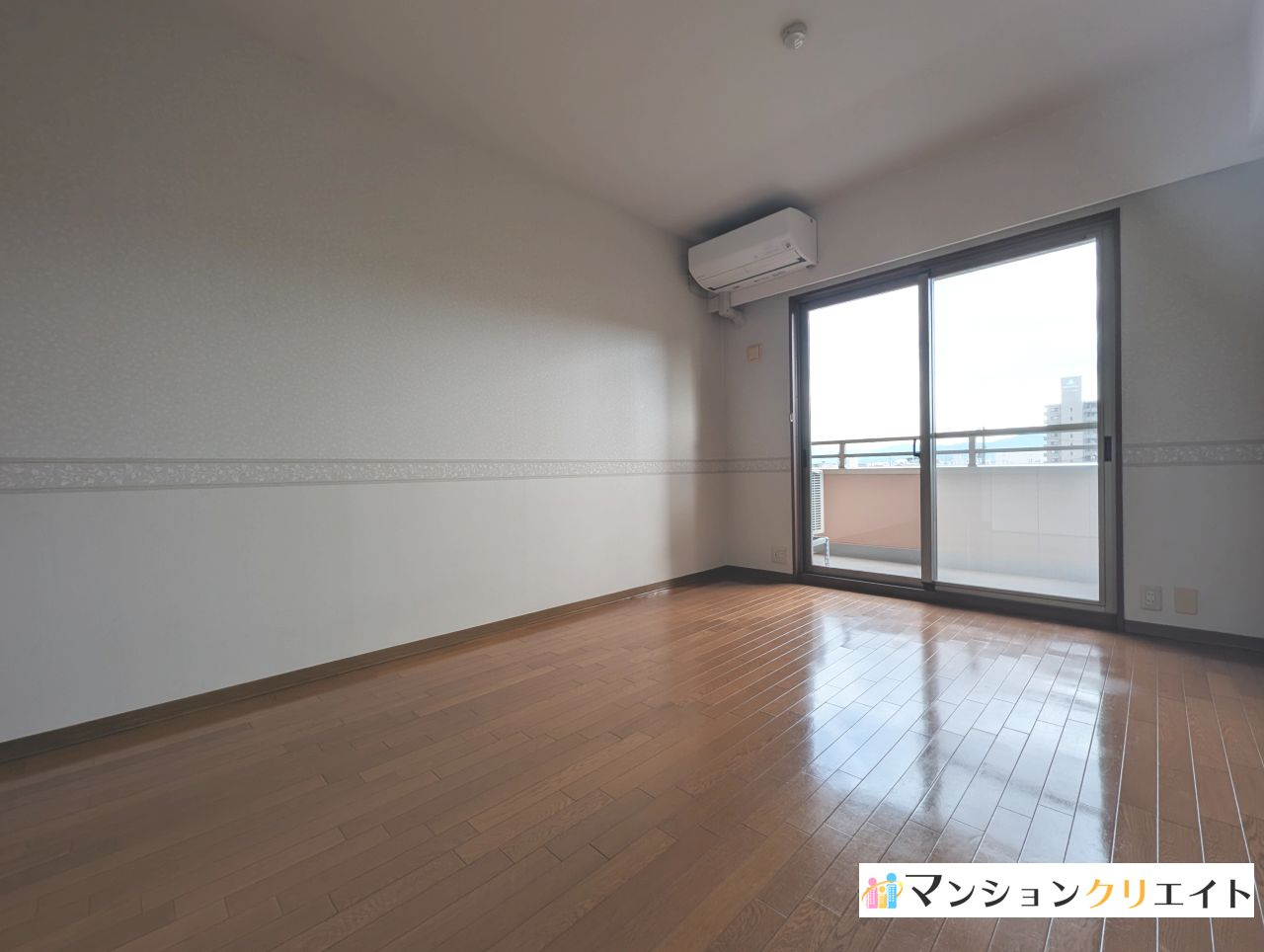 ロアール春日南の洋室|洋室約6.3帖