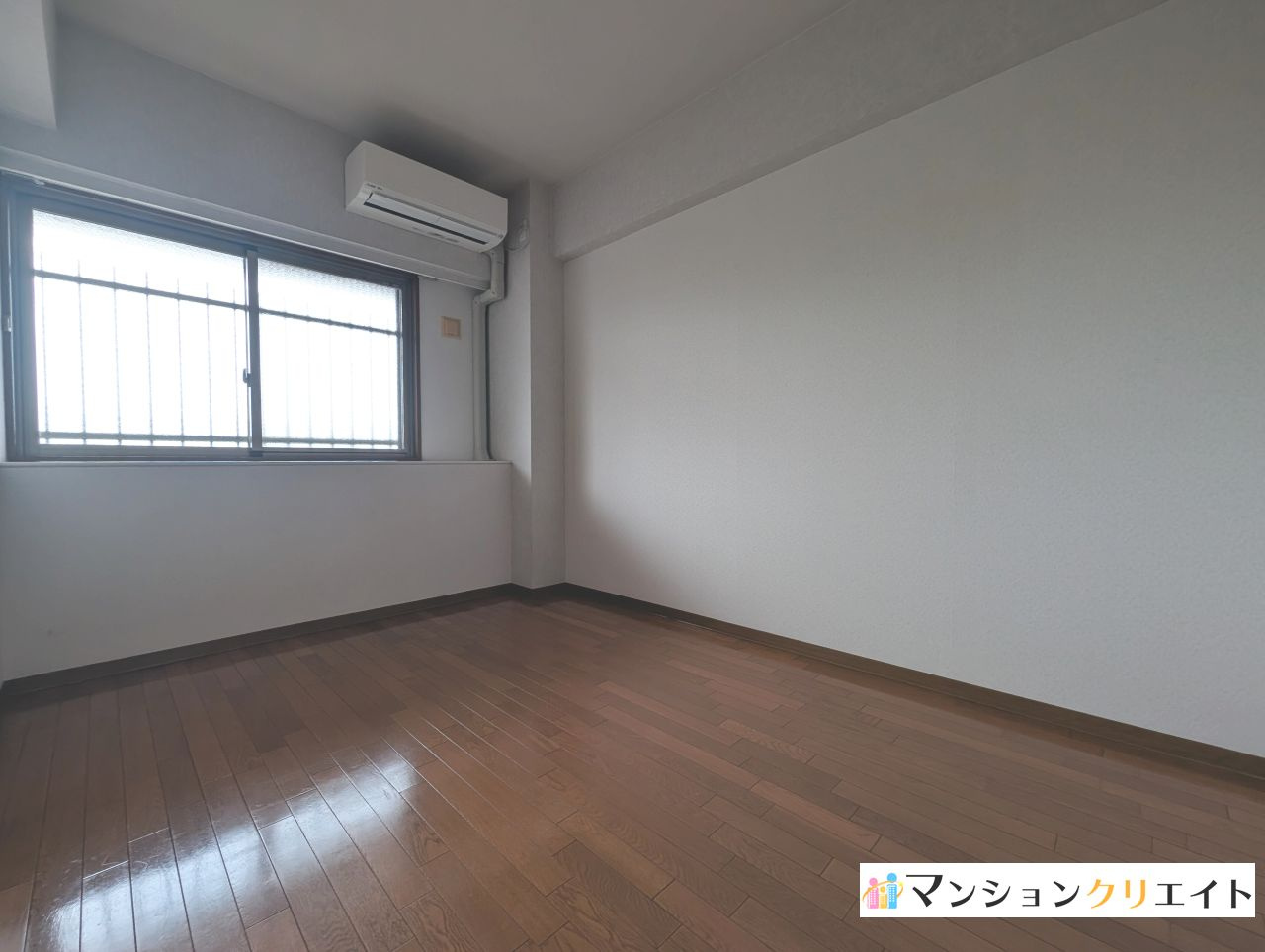 ロアール春日南の洋室|洋室約5.7帖