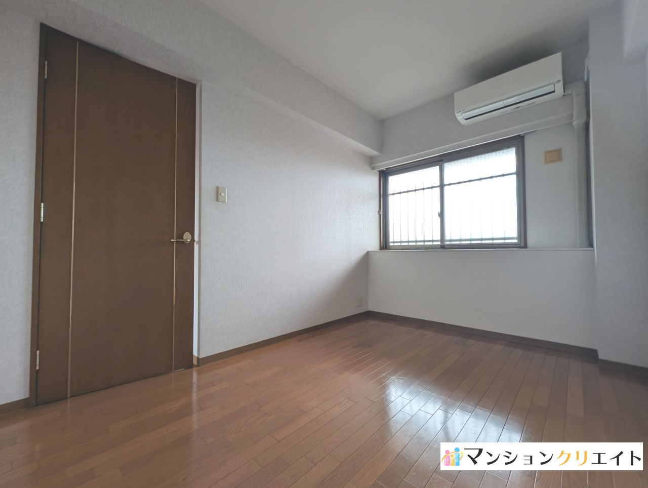 ロアール春日南の洋室|洋室約5.7帖
