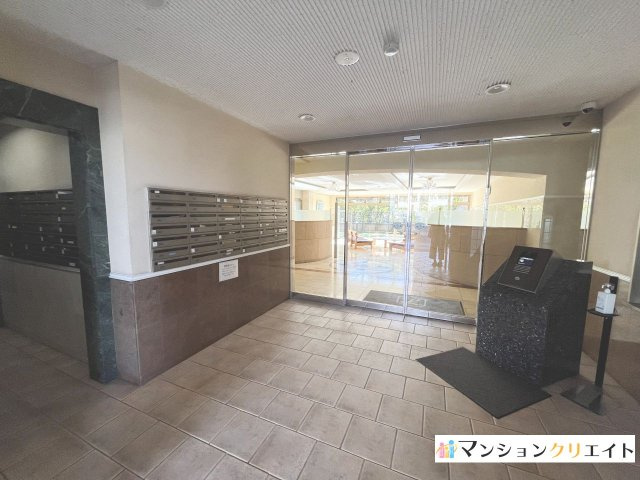 ロアール春日南のエントランス