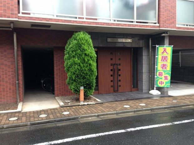 アクシーズグランデ三ノ輪のエントランス