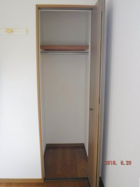 コンフォールＡの収納|202号室の写真となります