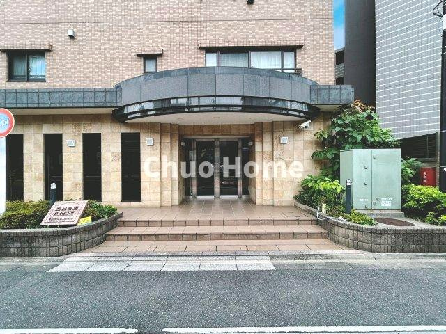 西日暮里ローヤルコーポのエントランス|【エントランス】マンションのエントランスは、その物件の印象を決める、顔とも言える場所です。毎日通る場所ですからきれいなのが一番です。