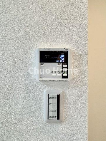西日暮里ローヤルコーポの発電・温水設備|【給湯リモコン】外での一日を忘れさせてくれるオートバス機能でお好みの湯量・温度に調整された浴槽。