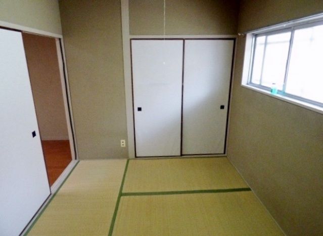 ニッセンビルの和室