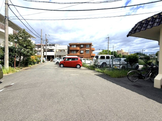 ハイツ山田南の駐車場