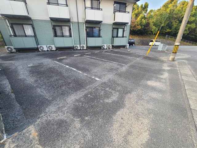 ハイマートDの駐車場
