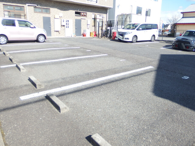 ディアコート西浦の駐車場