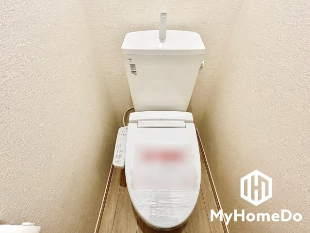 北区八代町2丁目　1期のトイレ|清潔感のある白を基調としたトイレ。便利な温水洗浄便座を備え、毎日快適にお使いいただけます。