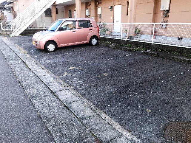 コーポマイン藤の駐車場