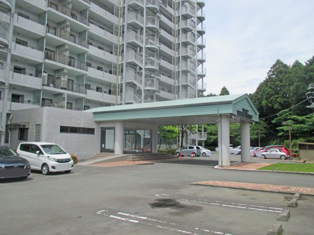 【エントランス】 | 南箱根グラン・ビュー 中古マンション ES06230 | 南箱根グラン・ビュー　エントランス前