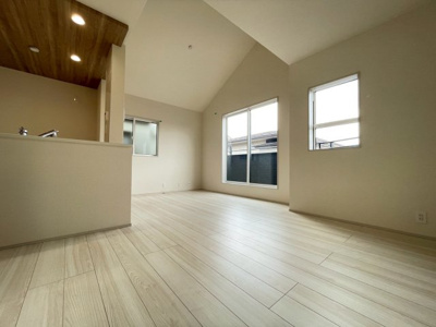 【居間・リビング】 | 立川市栄町2丁目　新築戸建　【全1棟】