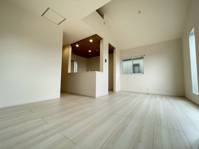 【居間・リビング】 | 立川市栄町2丁目　新築戸建　【全1棟】
