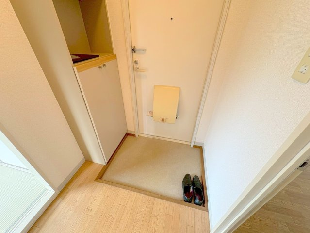 コモード仁川の玄関|明るい玄関です