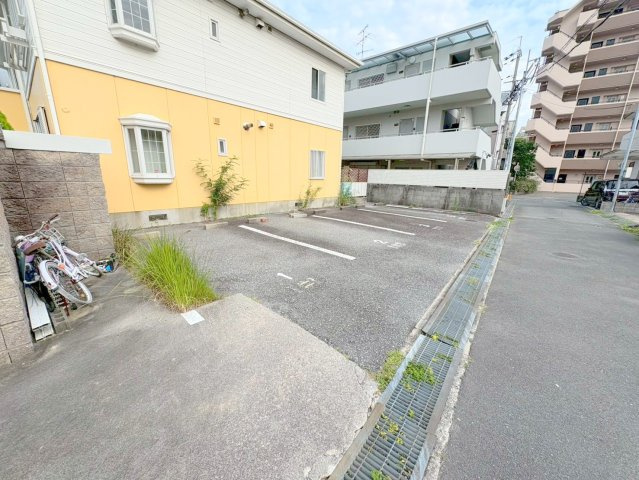 コモード仁川の駐車場|駐車場があります