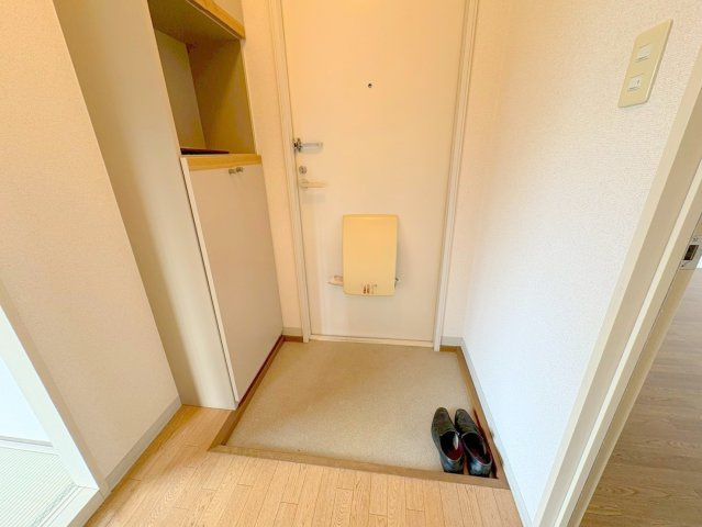 コモード仁川の玄関|明るい玄関です