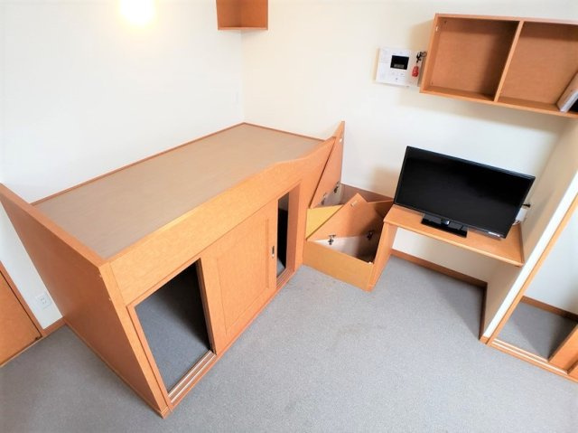 【その他】 | レオパレス紀北なかじま | 備付ベット完備　大型収納付き