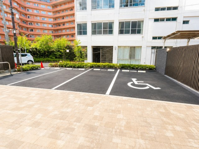 オープンレジデンシア新宿ザ・ハウスの駐車場|74943635_22.jpg