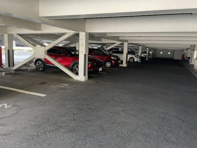 シャトーブランシェの駐車場