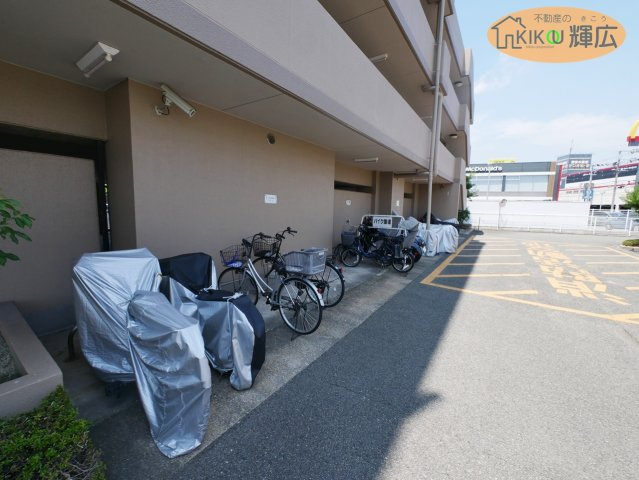ロイヤルシャトー東加古川　4階の駐輪場