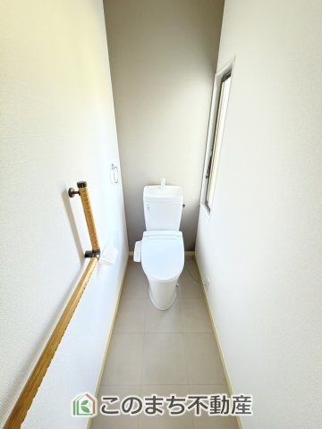 KEM日光市猪倉1期　中古戸建のトイレ|小窓から換気ができて清潔なトイレスペース☆