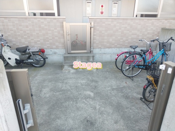 K&Sの駐車場