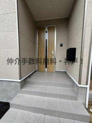 【玄関】 | 神戸市西区池上5丁目 　新築戸建2号棟　仲介手数料無料！ | 落ち着いた玄関です