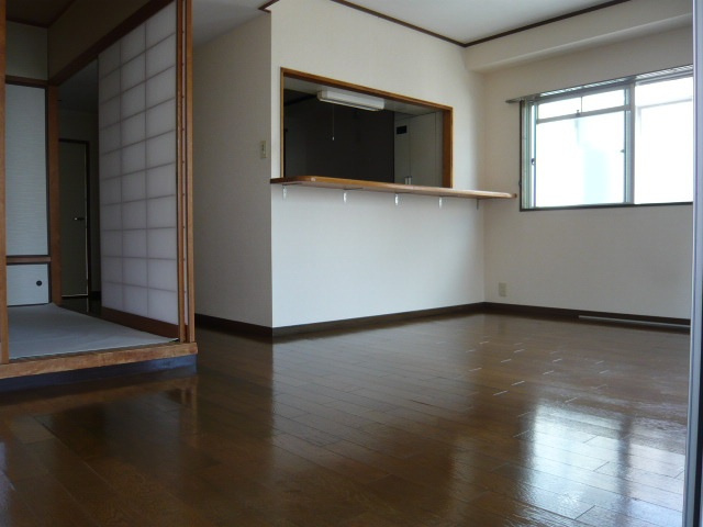広島市南区京橋町の賃貸マンションの居間・リビング