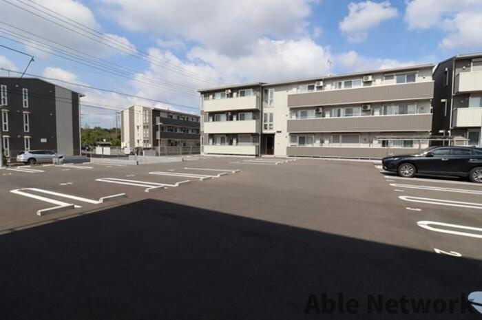 フォレストメゾン鉢形台 二番館の駐車場|駐車場