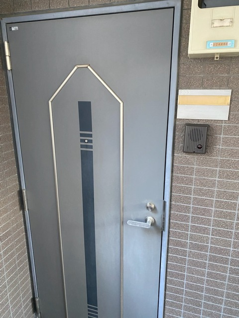 中田ビルの玄関