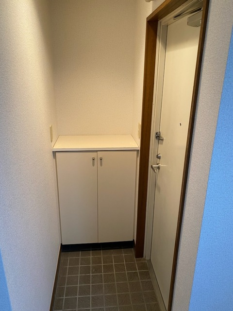 中田ビルの玄関