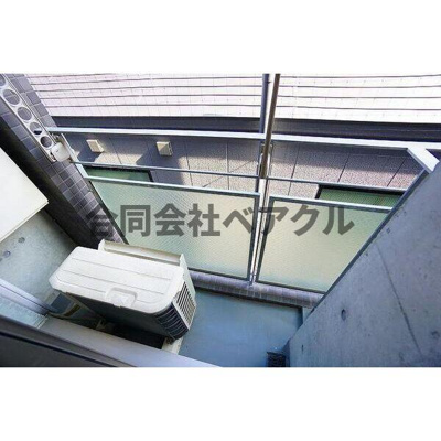 【バルコニー】 | アーバンフラッツ四条西洞院 | 外からの目が気にならないバルコニーで洗濯物が干せます