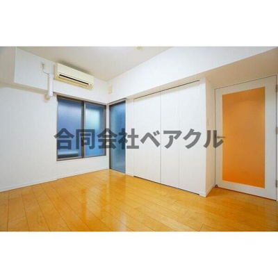 【居間・リビング】 | アーバンフラッツ四条西洞院 | こちらのリビングで趣味の時間をお楽しみください