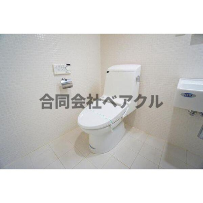 【トイレ】 | アーバンフラッツ四条西洞院 | 清潔感のあるトイレです