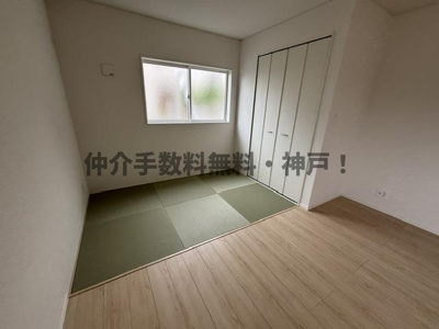 【和室】 | 神戸市西区池上5丁目 　新築戸建3号棟　仲介手数料無料！ | 来客時にも便利な畳コーナー付き