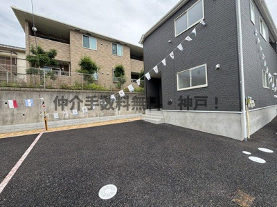 【駐車場】 | 神戸市西区池上5丁目 　新築戸建3号棟　仲介手数料無料！ | 車をお持ちの方に嬉しい駐車場付きの物件です