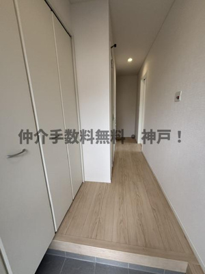 【玄関】 | 神戸市西区池上5丁目 　新築戸建3号棟　仲介手数料無料！ | シンプルで使いやすい玄関です