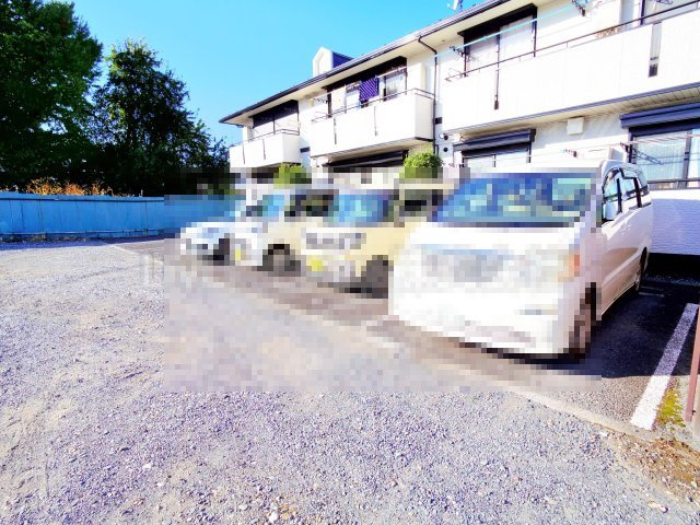 小平市小川町２丁目のアパートの駐車場