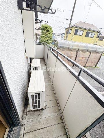 小平市小川町２丁目のアパートのバルコニー